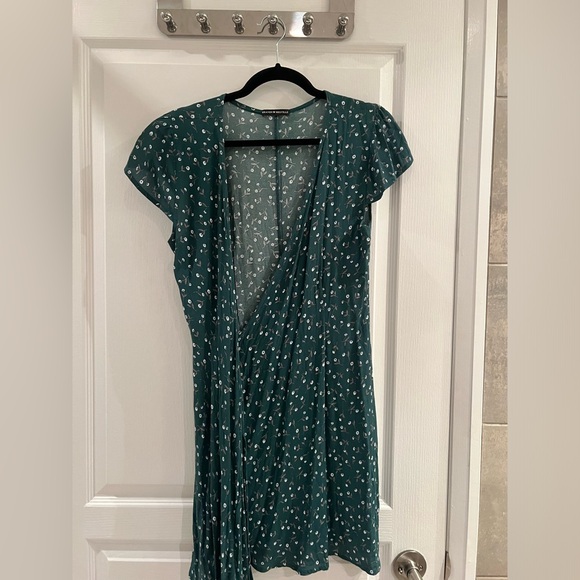 Brandy Melville Green Floral Wrap Dress One Size - Picture 4 of 5